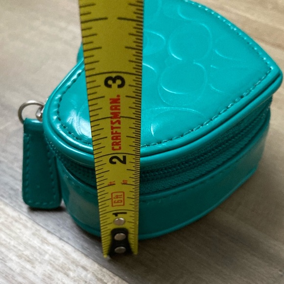 [Coach] Patent Leather Embossed Heart Shape Jewelry Box Organizer - Picture 6 of 9